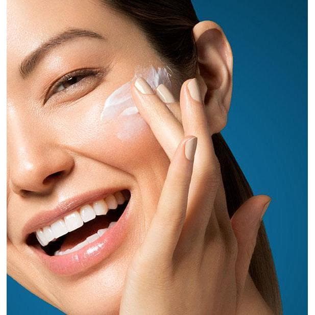Dermalogica Skin smoothing cream on face